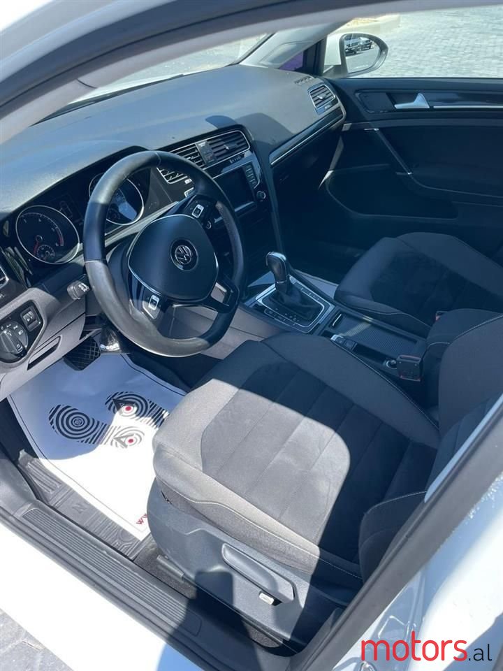 2015' Volkswagen Golf photo #6