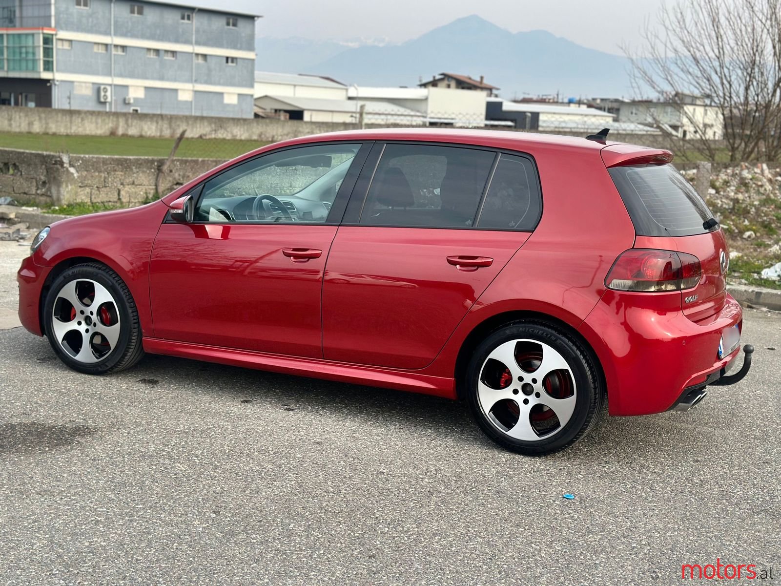 2010' Volkswagen Golf photo #2