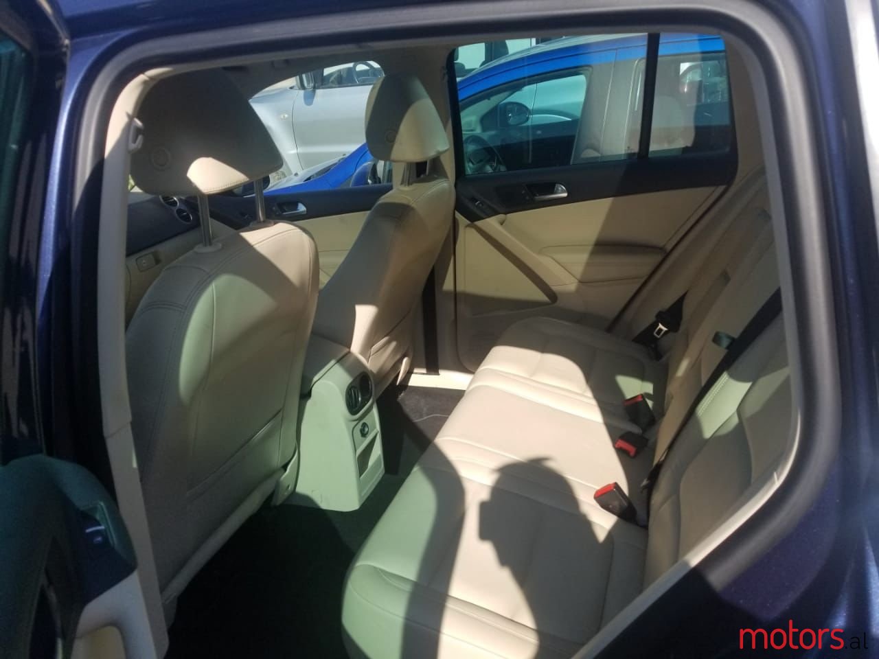 2010' Volkswagen Tiguan 4 Wheel Drive photo #2