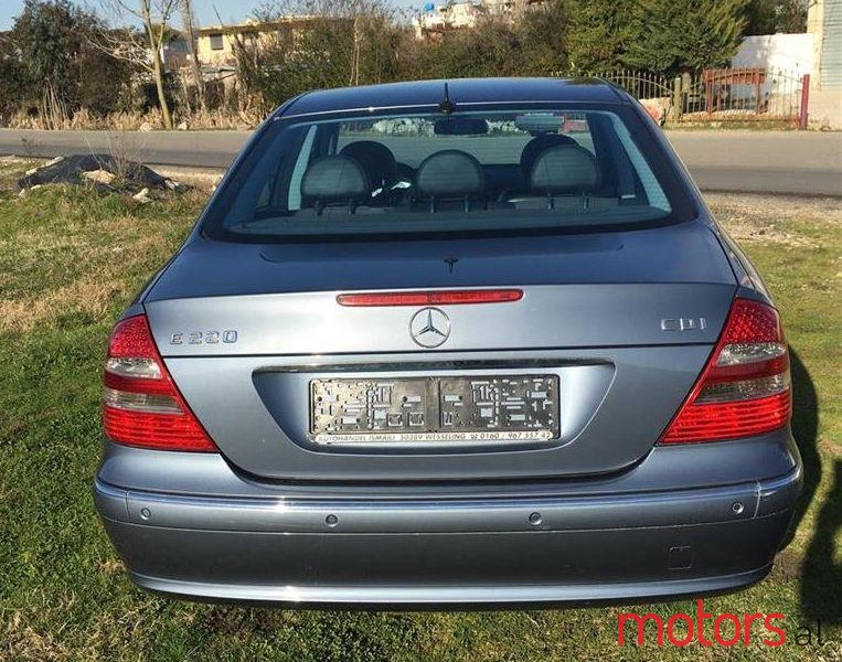 2005' Mercedes-Benz E 220 photo #2