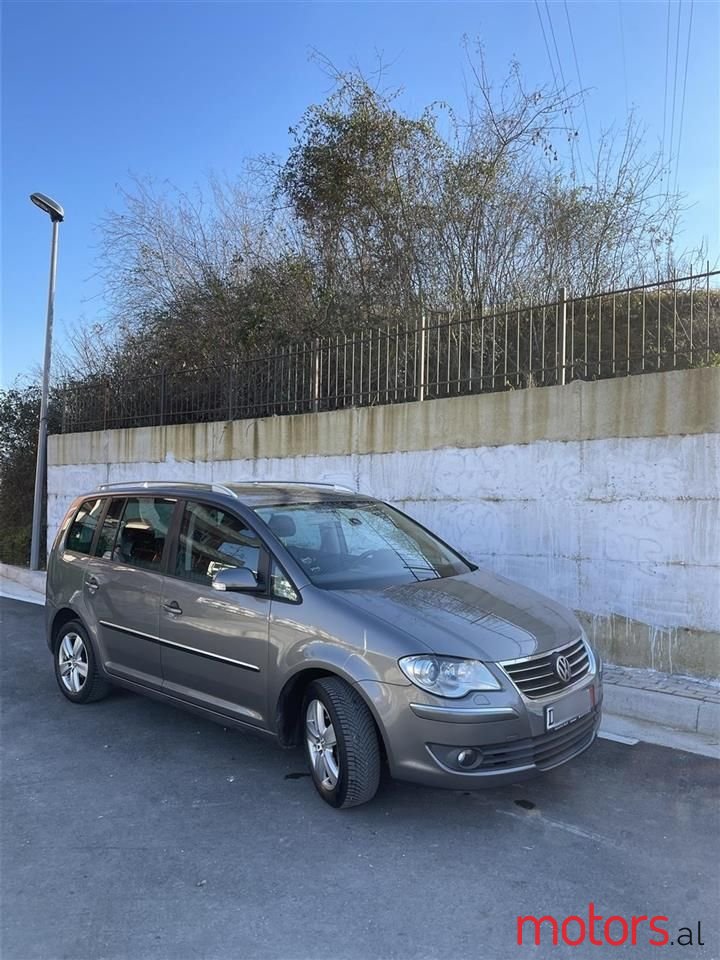 2007' Volkswagen Touran photo #6