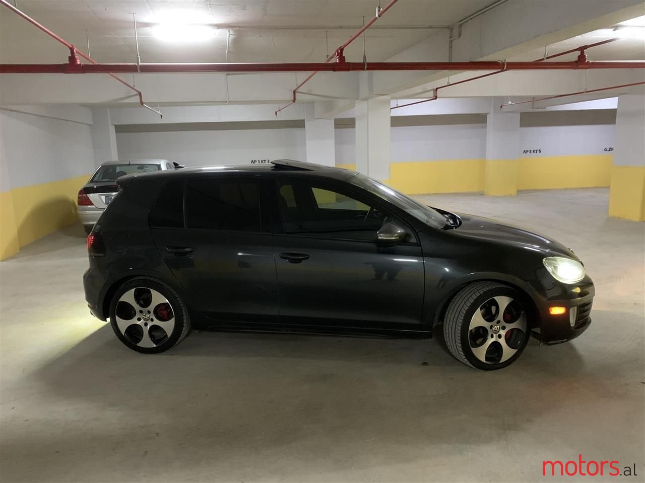 2011' Volkswagen Golf photo #2