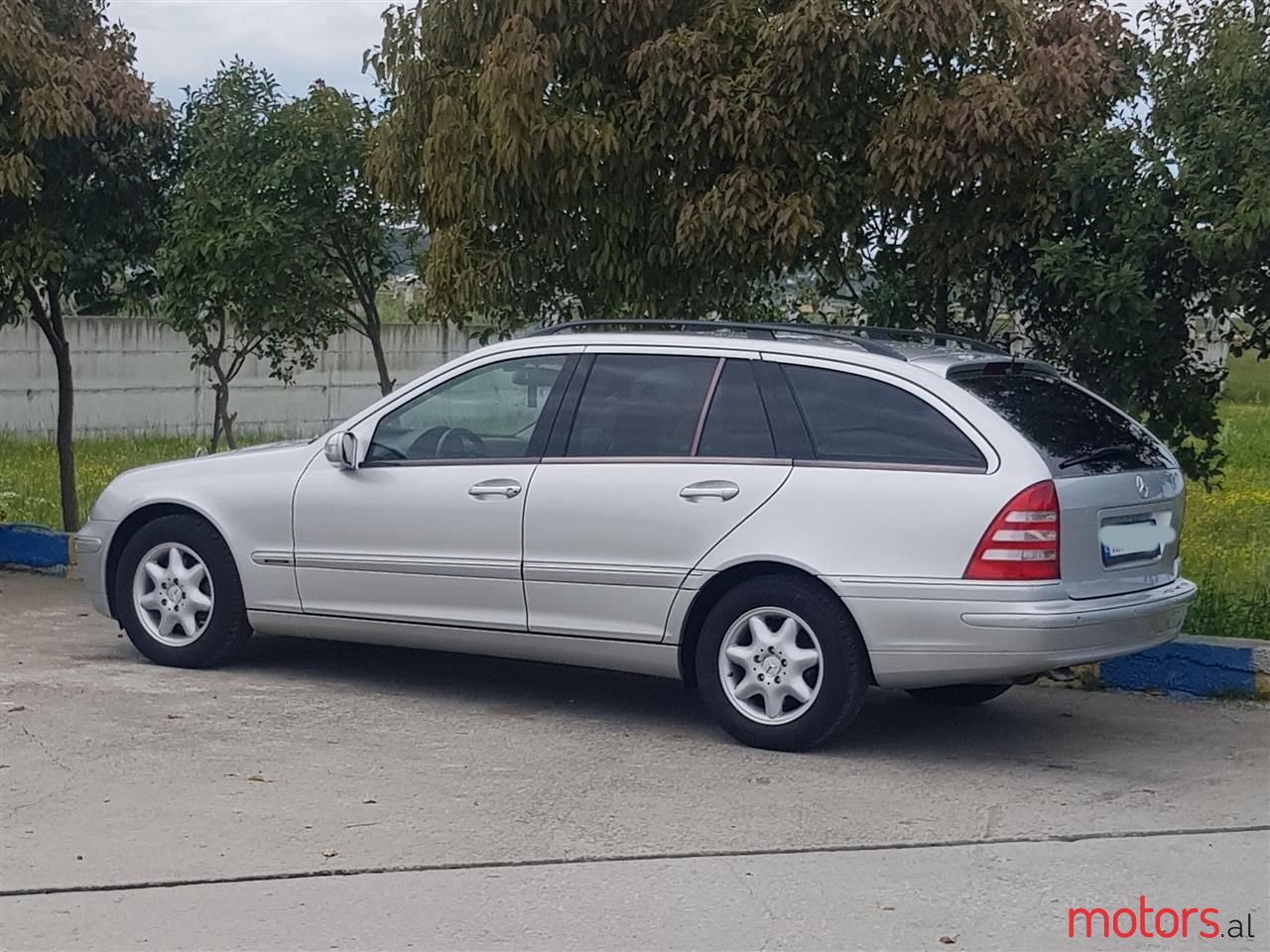 2004' Mercedes-Benz 220 photo #1