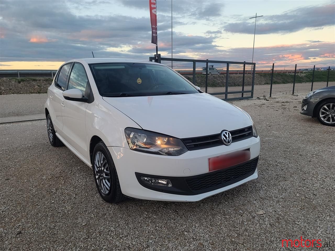 2014' Volkswagen Polo photo #5
