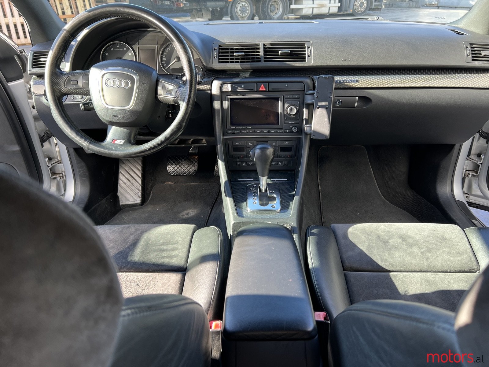 2004' Audi S4 AVANT Quattro photo #3