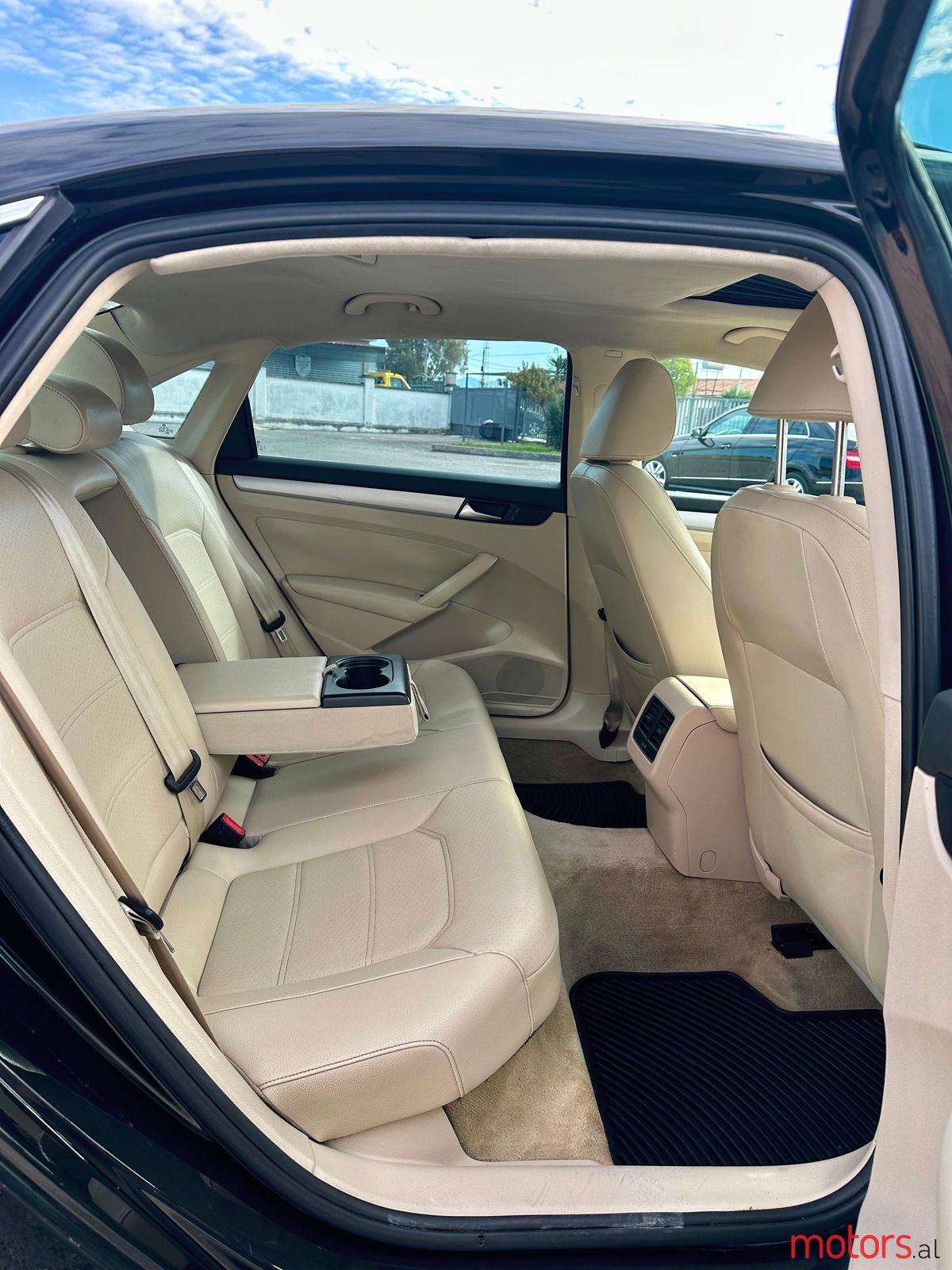 2013' Volkswagen Passat photo #6