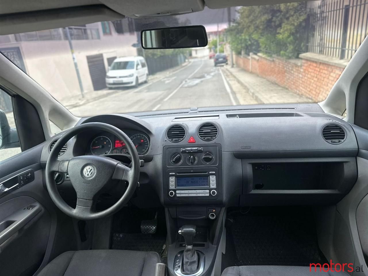 2009' Volkswagen Caddy photo #5