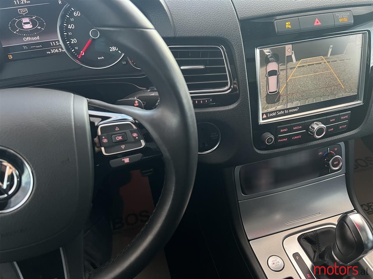 2014' Volkswagen Touareg photo #3