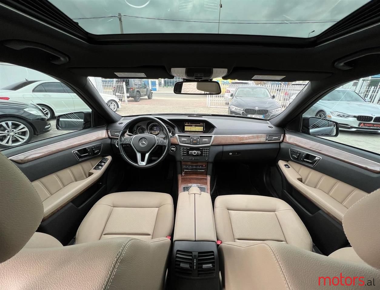 2012' Mercedes-Benz E 300 photo #5