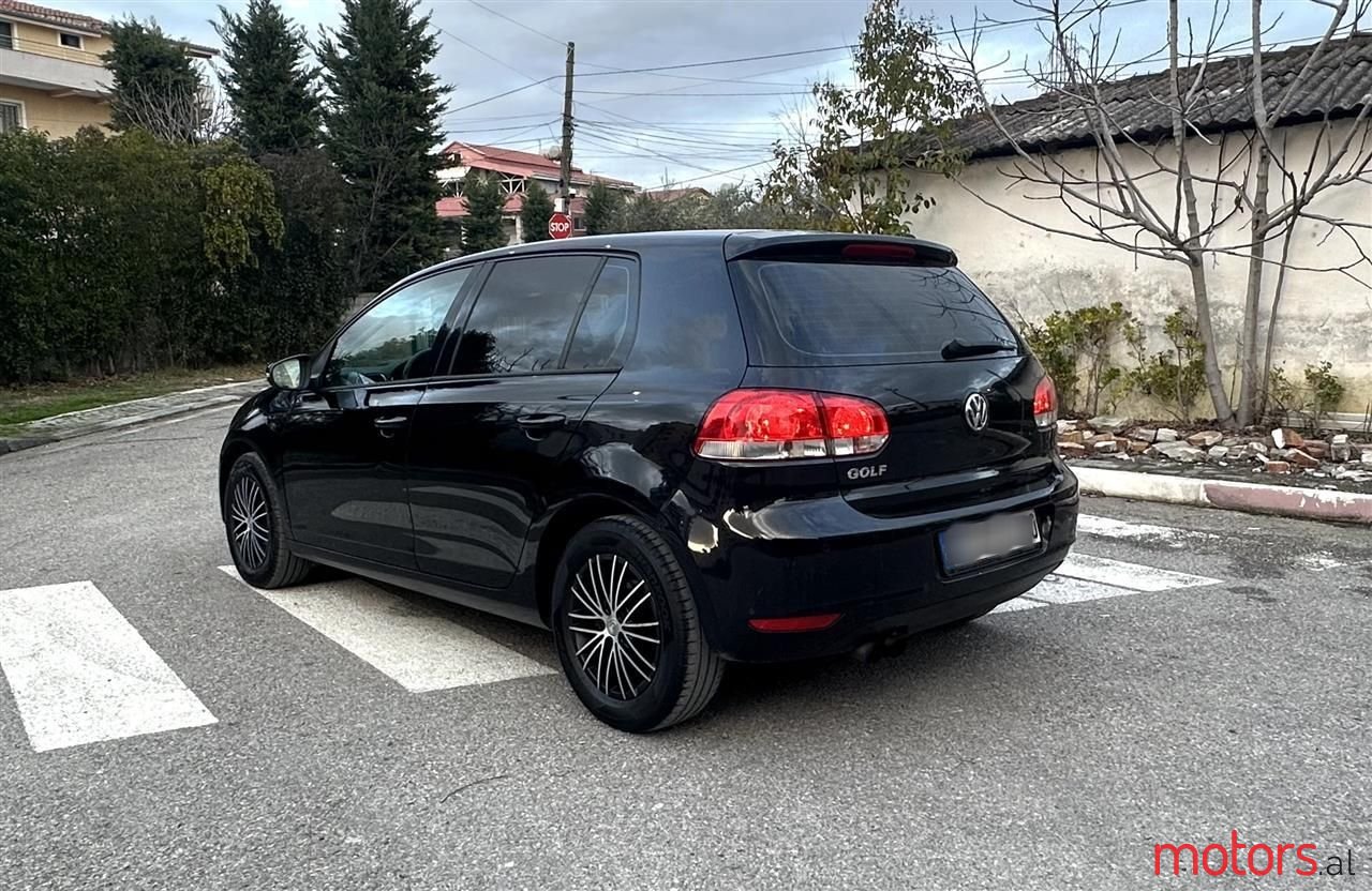 2009' Volkswagen Golf photo #4