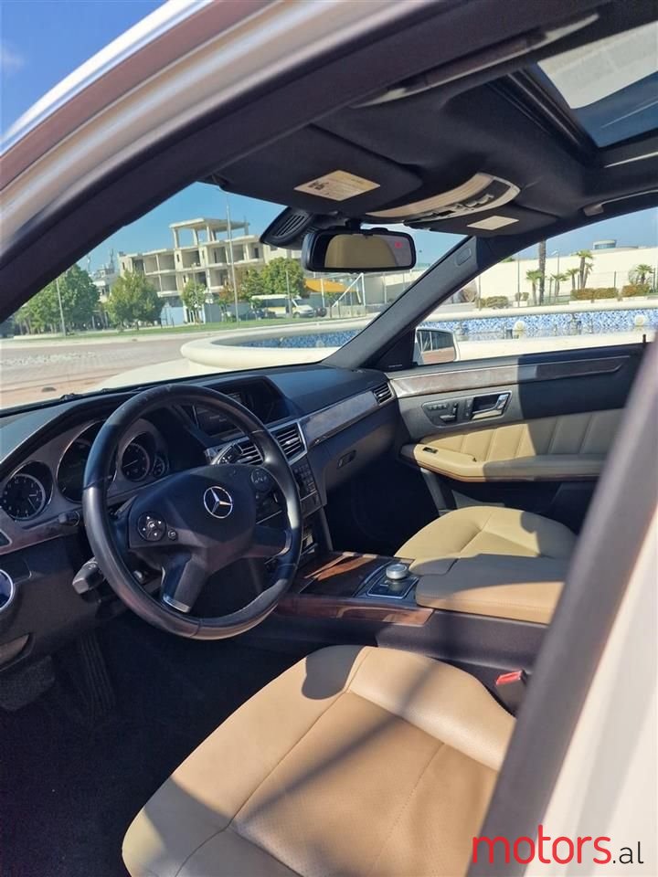 2011' Mercedes-Benz E 350 photo #4