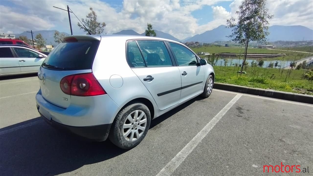 2005' Volkswagen Golf photo #6