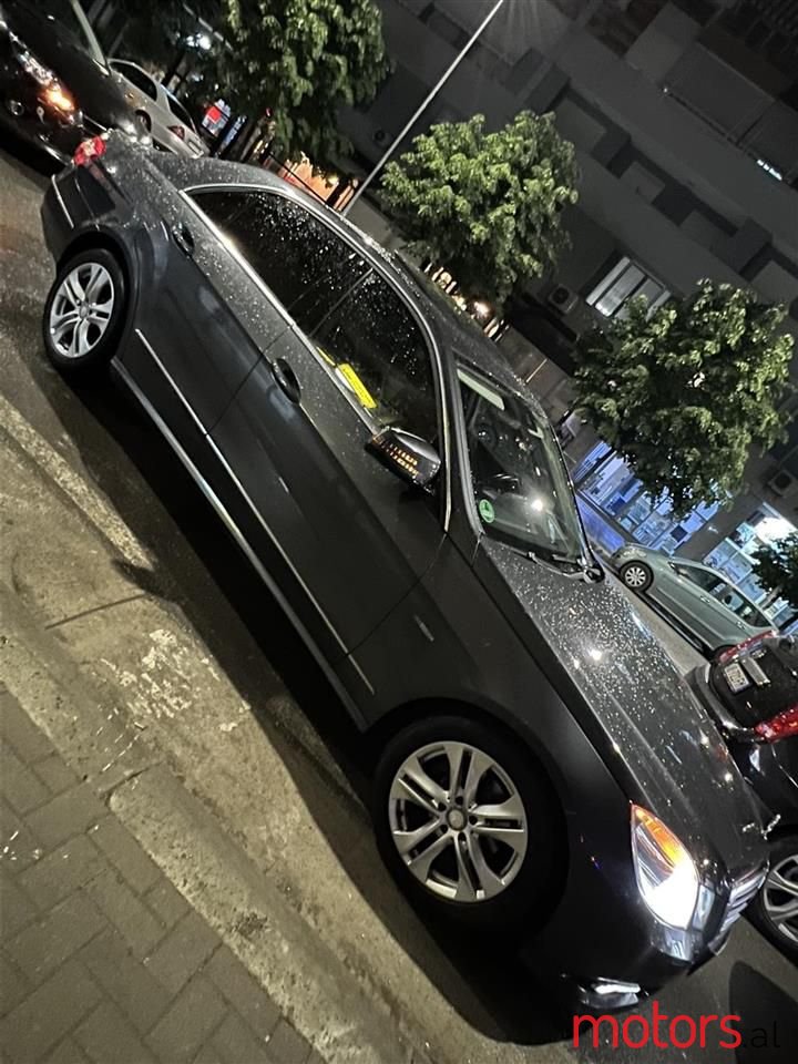 2010' Mercedes-Benz E 220 photo #5