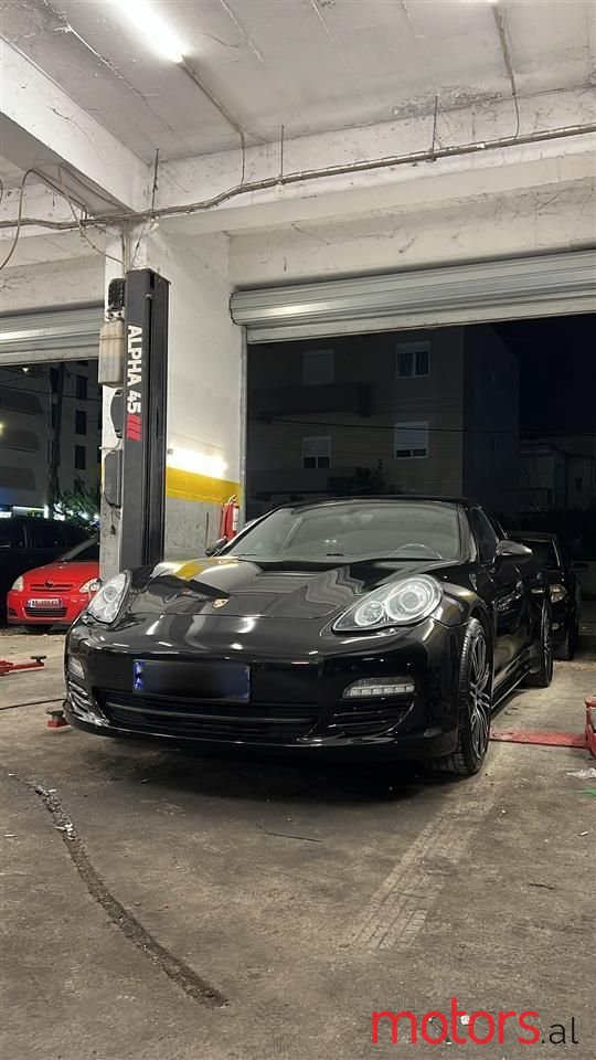 2010' Porsche Panamera photo #3