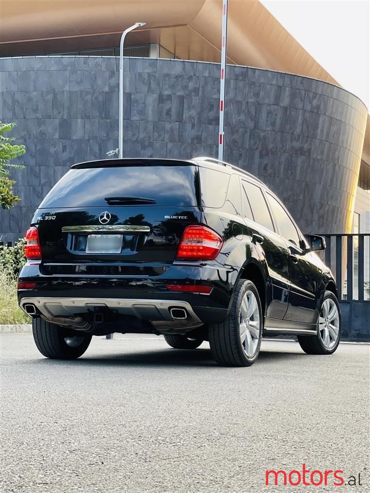 2011' Mercedes-Benz 350 photo #4