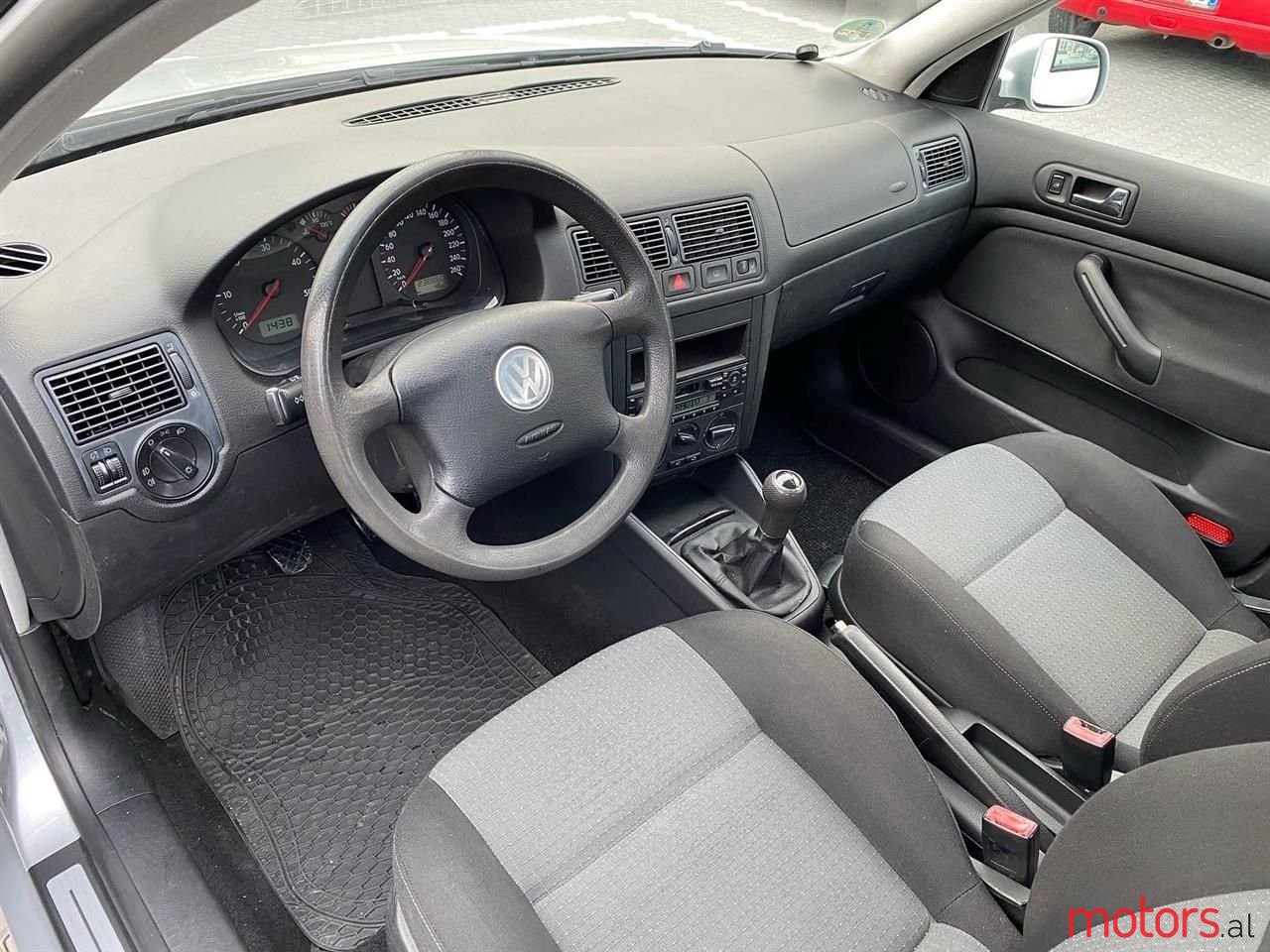 2003' Volkswagen Golf photo #2