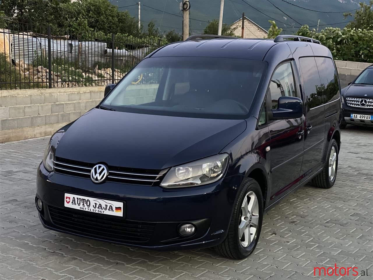 2013' Volkswagen Caddy photo #1