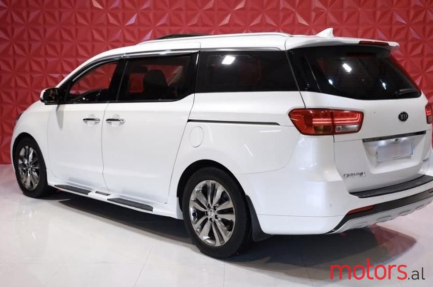 2017' Kia Carnival photo #1