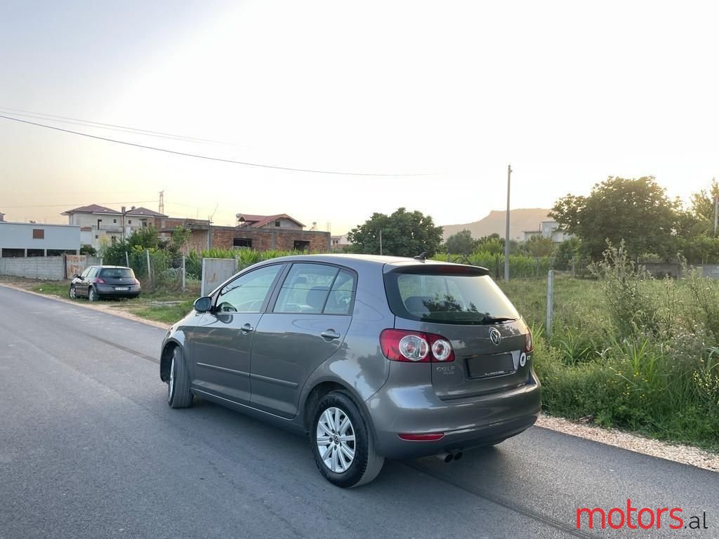 2010' Volkswagen Golf Plus photo #4