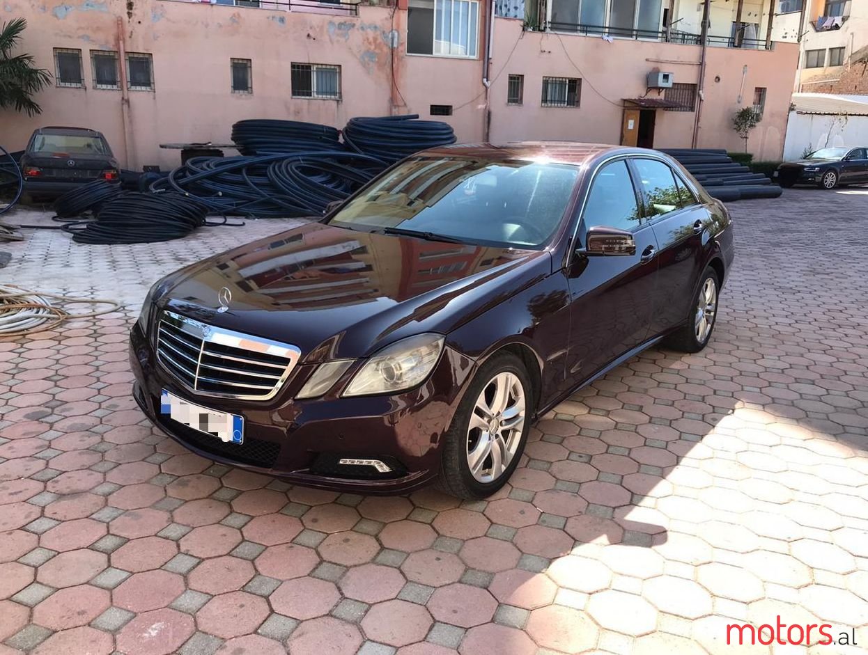 2010' Mercedes-Benz E 220 photo #1