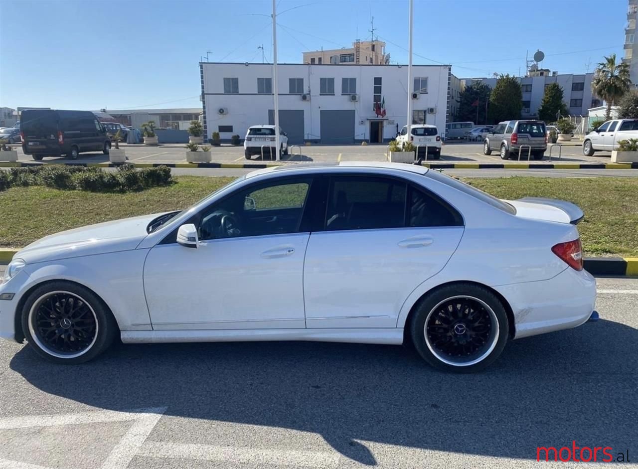 2013' Mercedes-Benz C 350 photo #3
