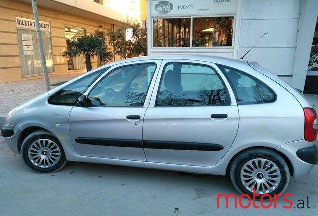 2001' Citroen Xsara Picasso photo #1