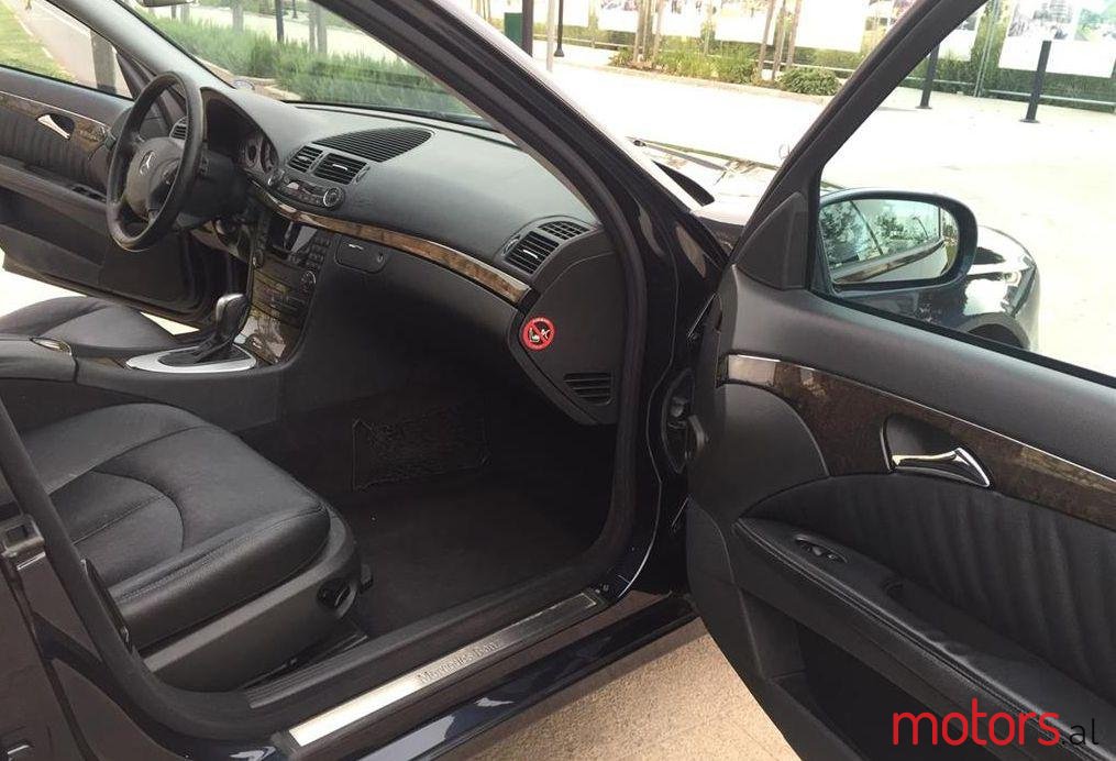 2005' Mercedes-Benz E 220 photo #1