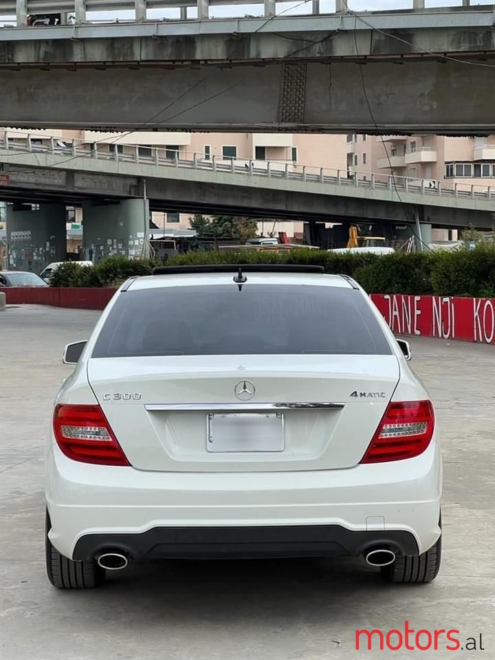 2012' Mercedes-Benz C 300 photo #5