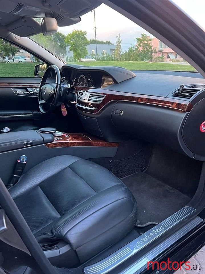 2009' Mercedes-Benz S 320 photo #3