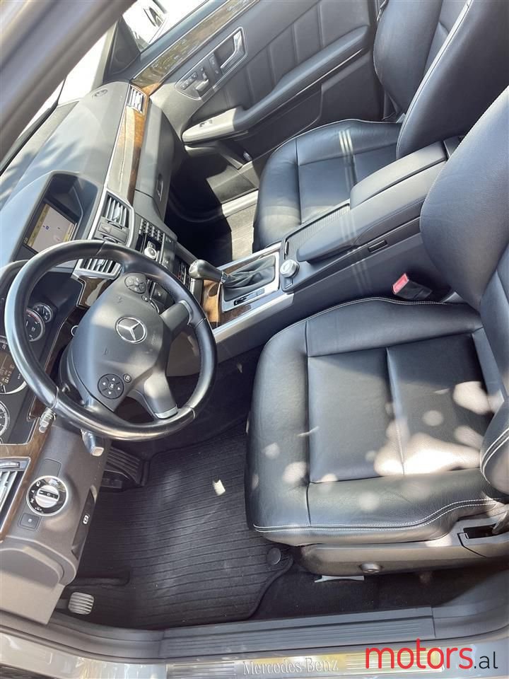 2011' Mercedes-Benz E 220 photo #4