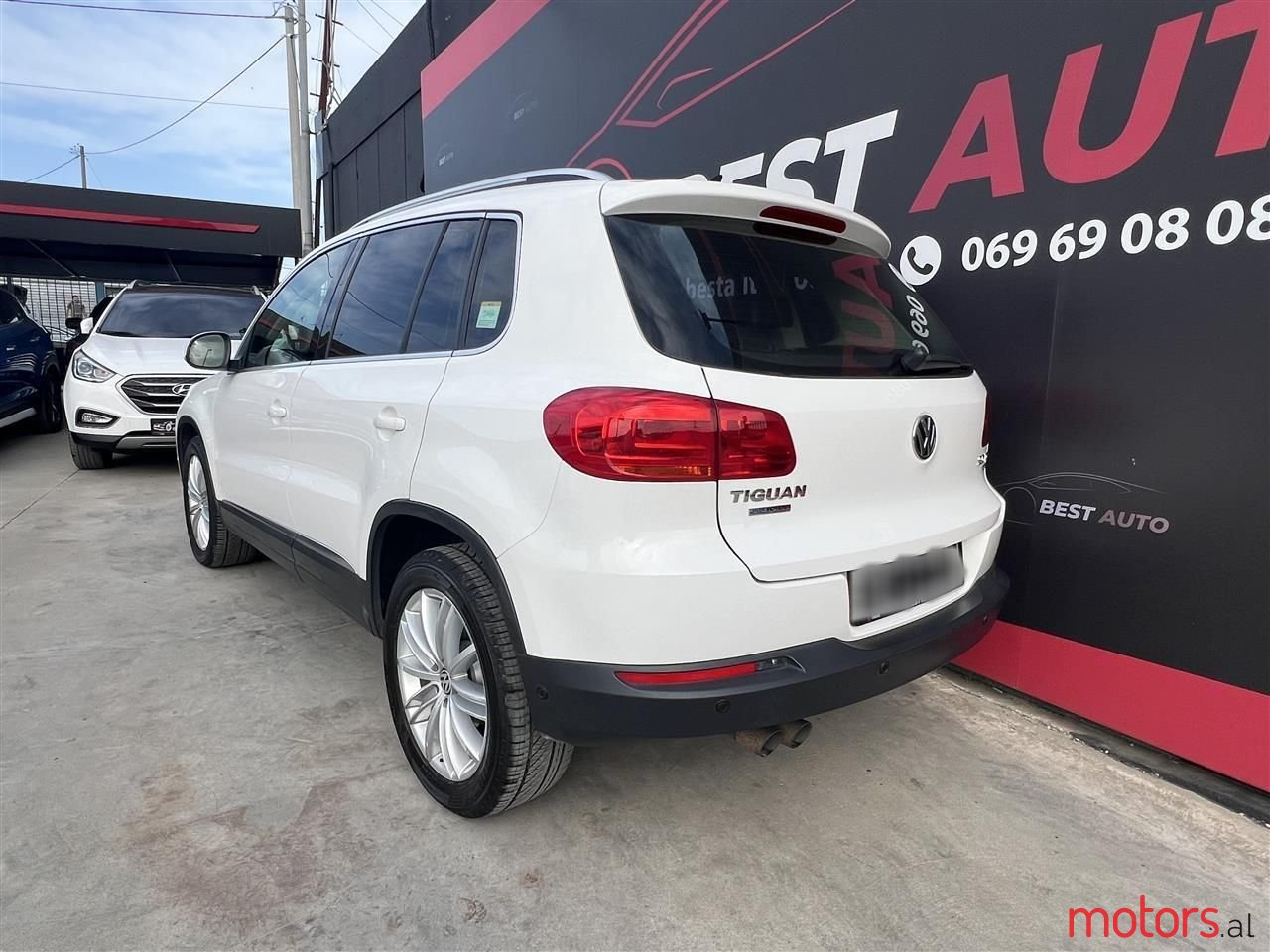 2012' Volkswagen Tiguan photo #5