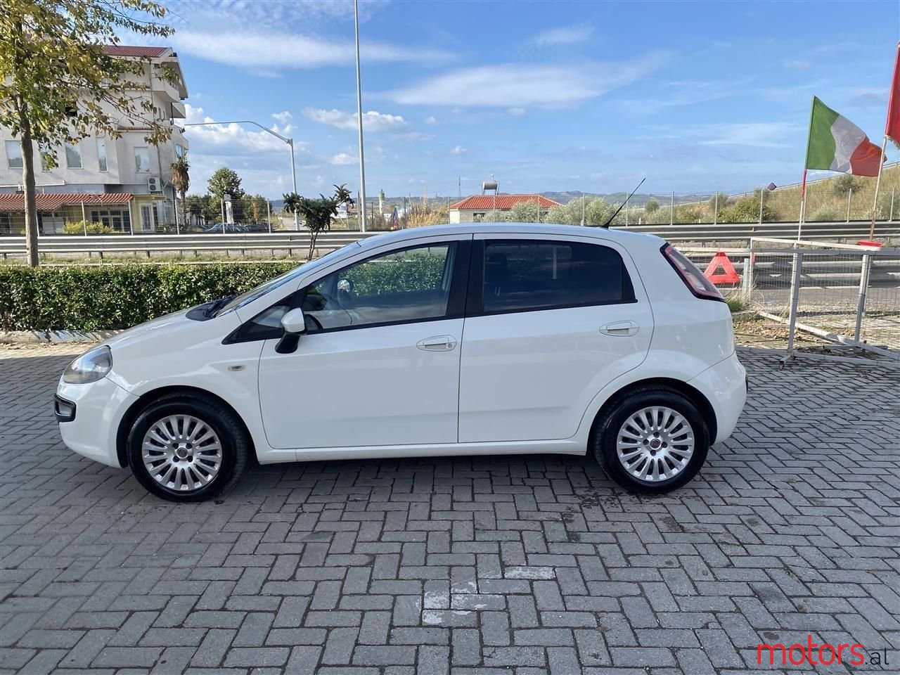 2011' Fiat Punto Evo photo #5