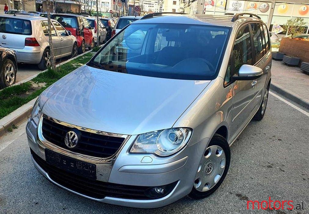 2010' Volkswagen Touran photo #4