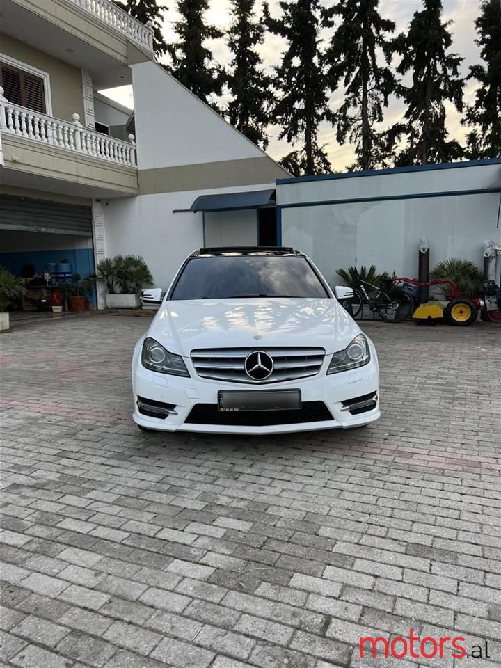 2013' Mercedes-Benz 220C photo #2