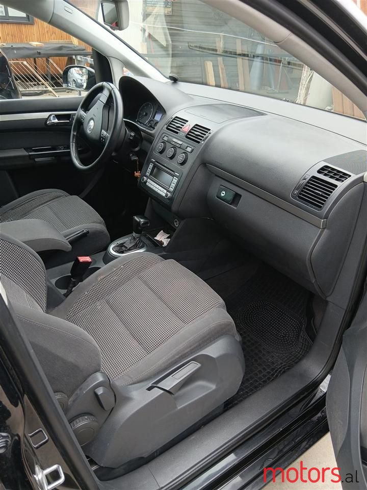 2005' Volkswagen Touran photo #4
