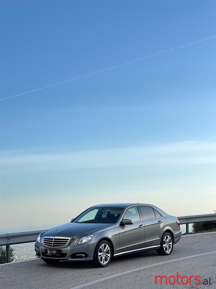 2010' Mercedes-Benz E 220 photo #1
