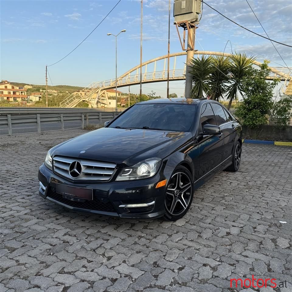 2012' Mercedes-Benz C 300 photo #1