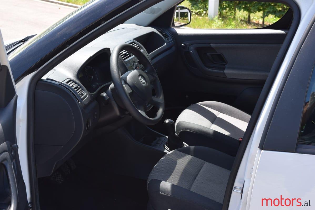 2012' Skoda Roomster photo #2