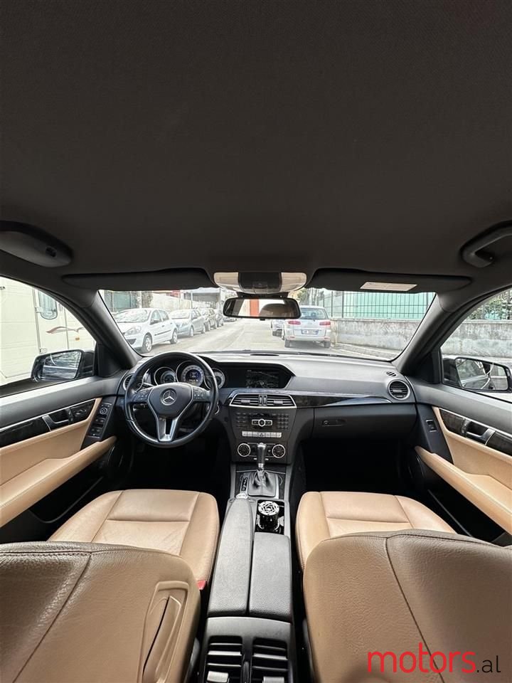 2011' Mercedes-Benz C 220 photo #1