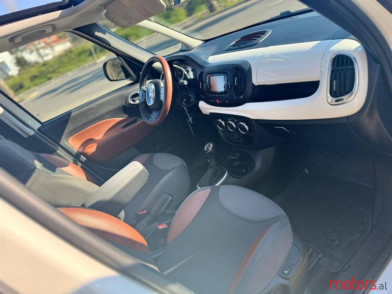 2014' Fiat 500L photo #4