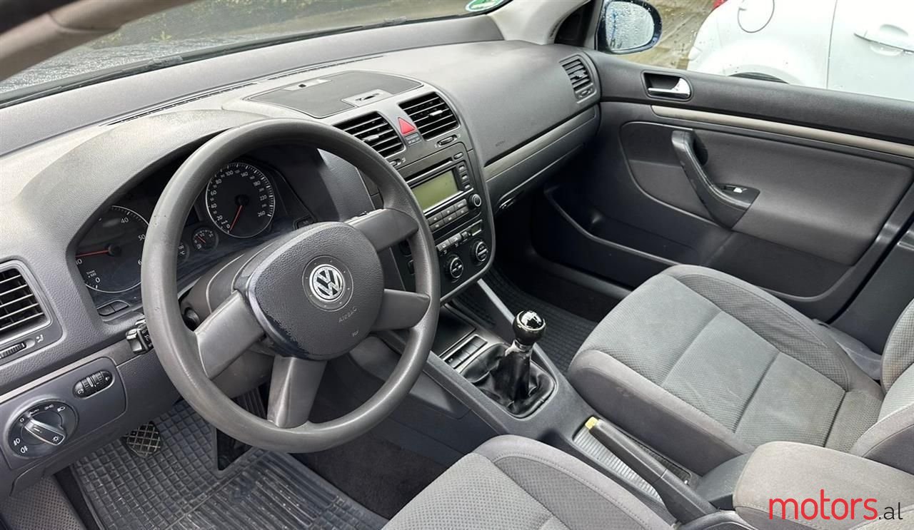 2005' Volkswagen Golf photo #4