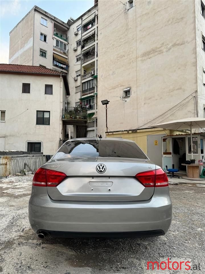 2012' Volkswagen Jetta photo #2