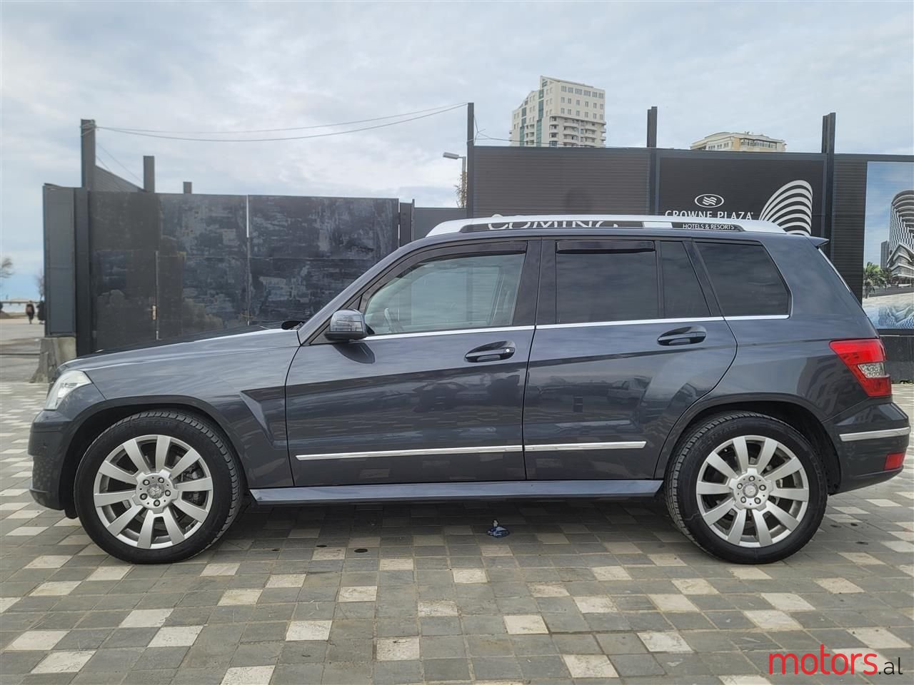 2009' Mercedes-Benz 320 photo #2