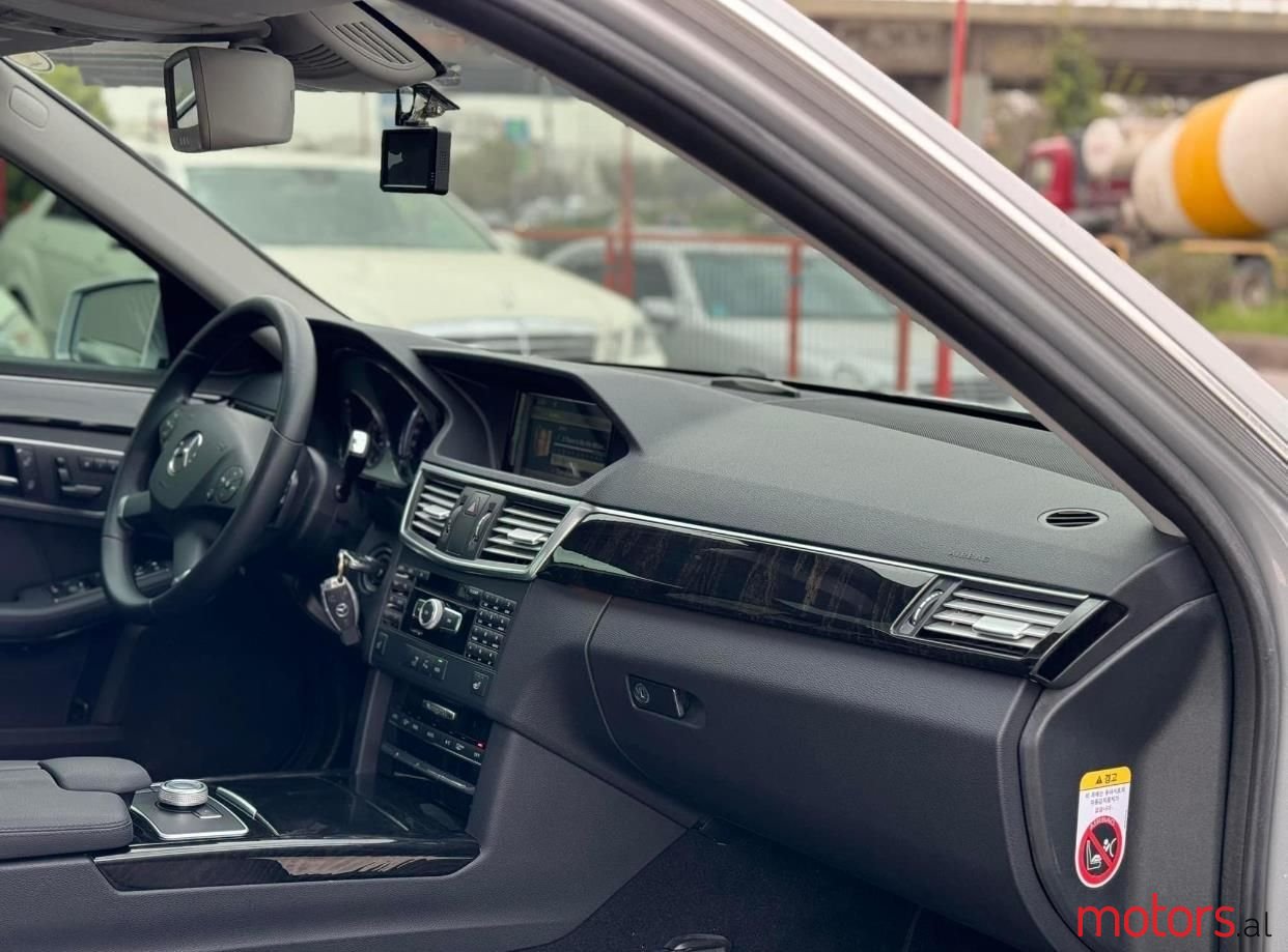 2012' Mercedes-Benz E 220 photo #3