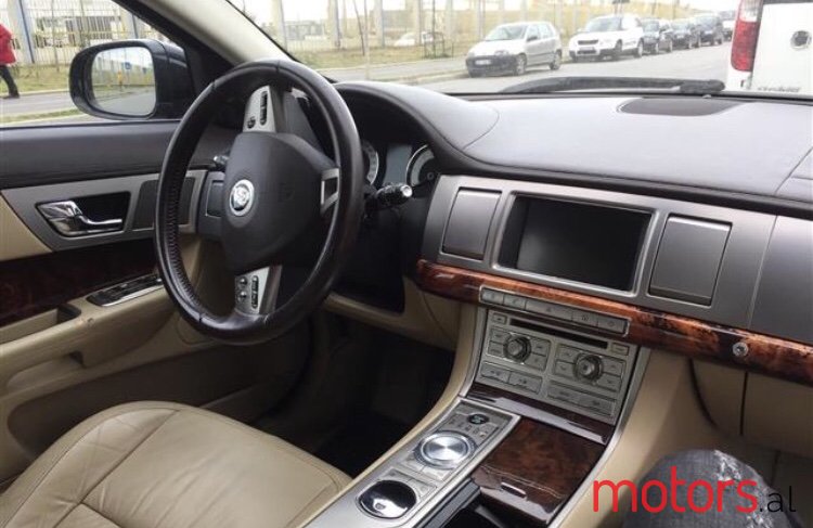 2011' Jaguar XF photo #2
