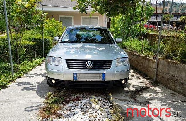 2002' Volkswagen Passat photo #2