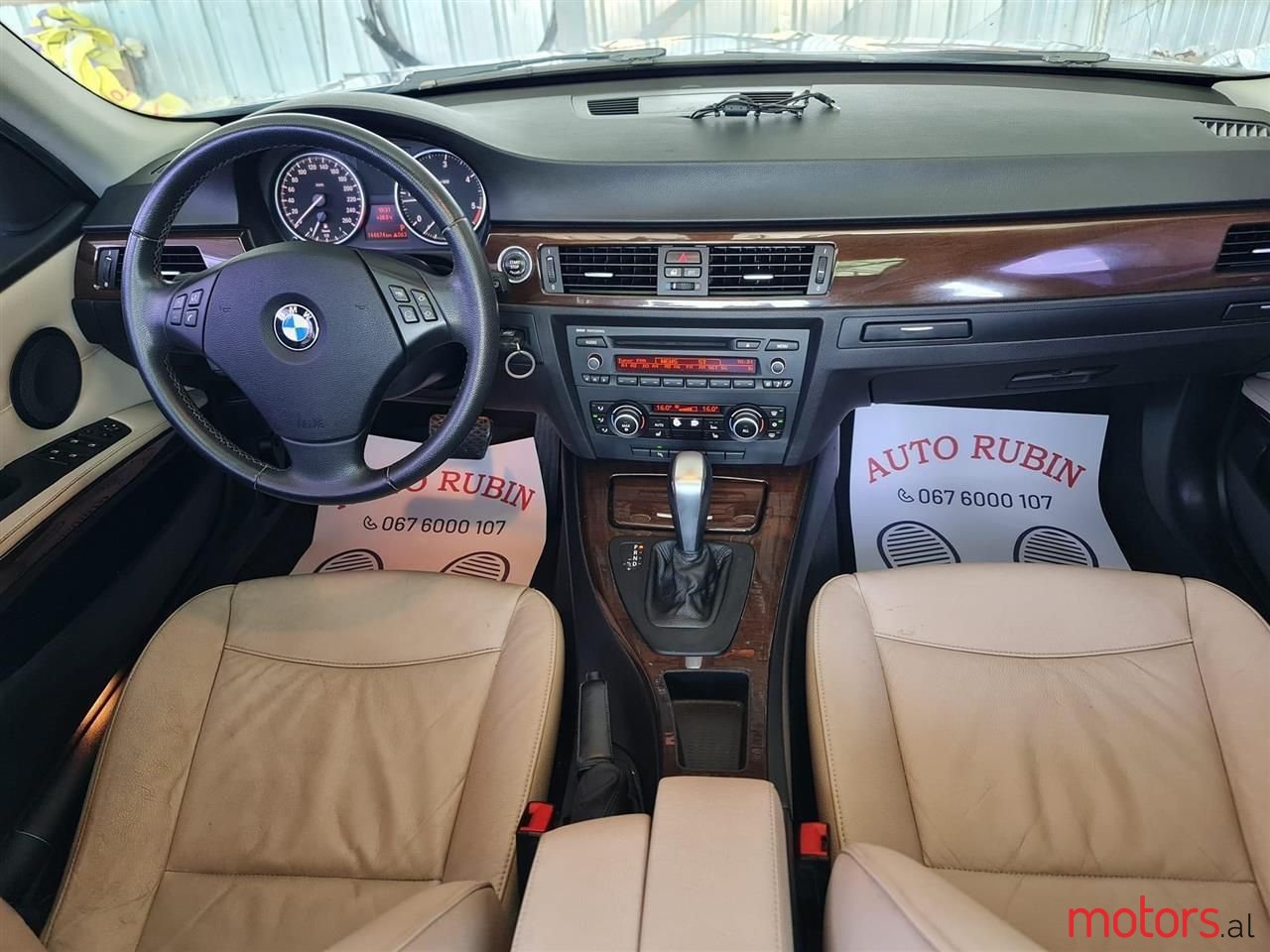 2011' BMW 320 photo #1