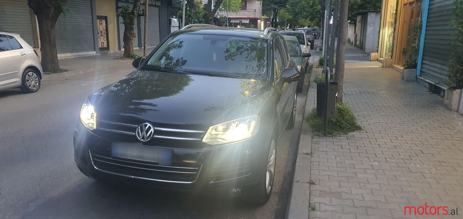 2013' Volkswagen Touareg photo #2
