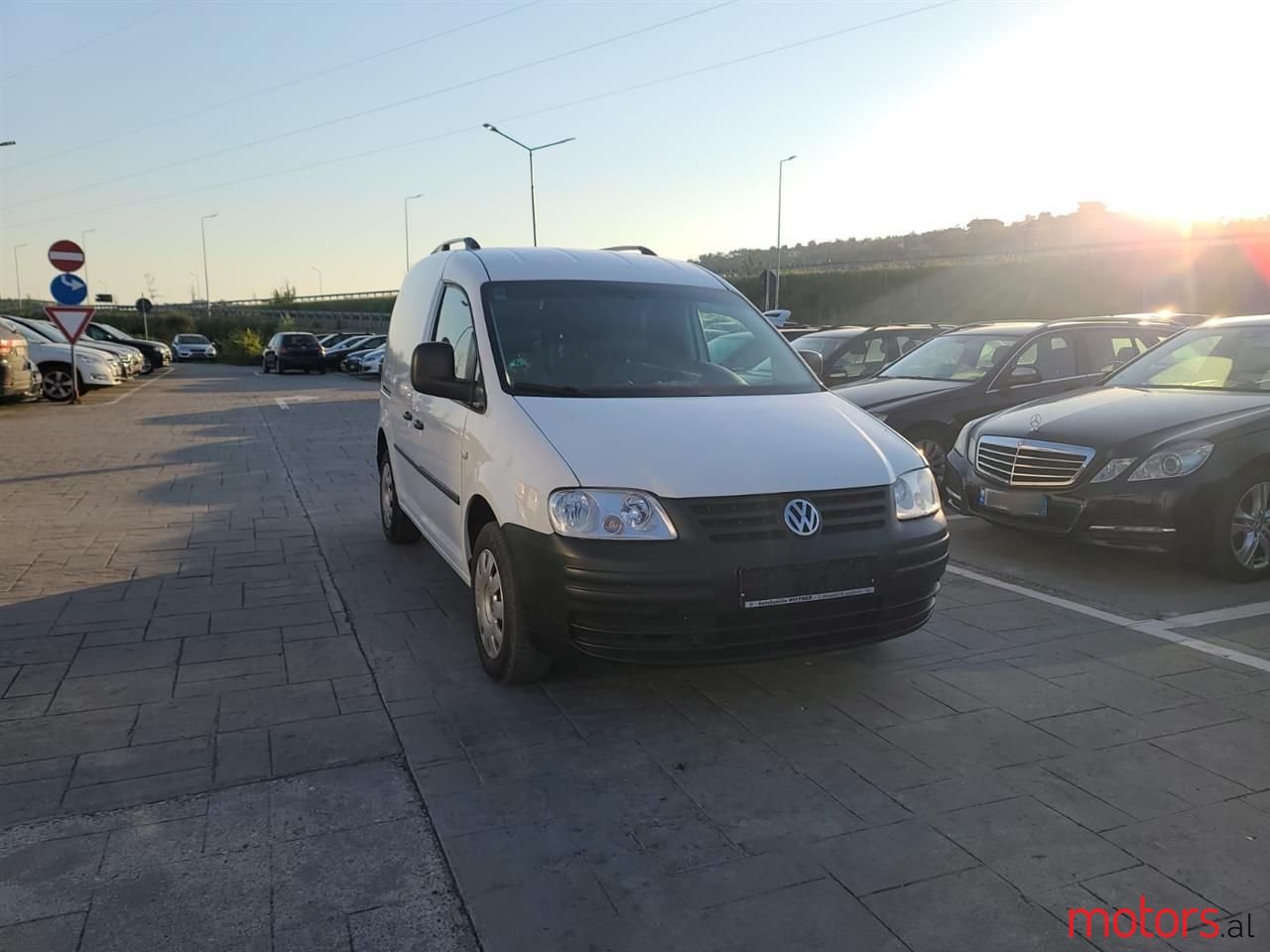 2009' Volkswagen Caddy photo #1