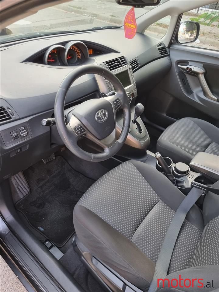 2010' Toyota Verso photo #6